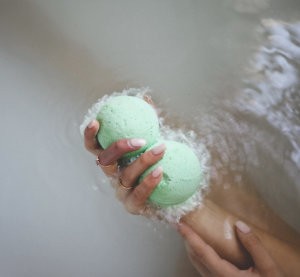 Kush Queen Relieve pain CBD Bath Bomb